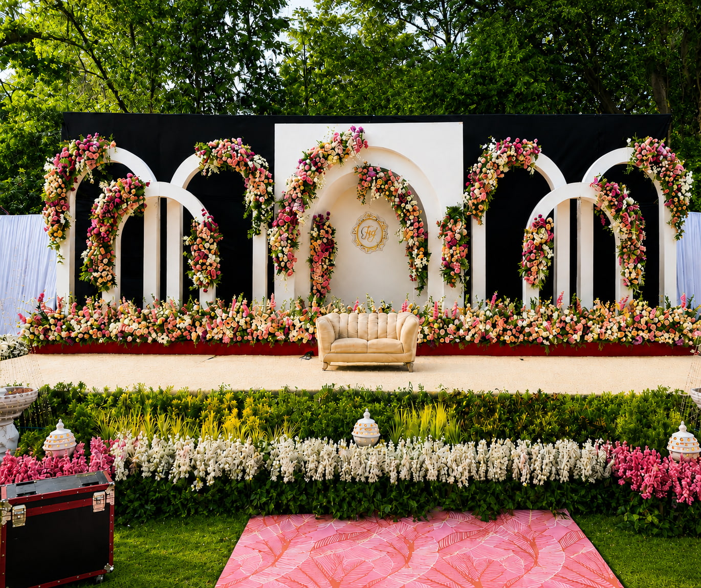 Elegant Garden Wedding Stage